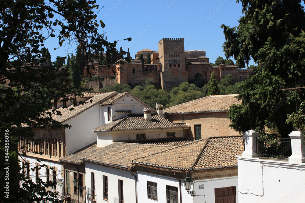 Vistas de la Alhambra de Granada desde el barrio del Albaicín 