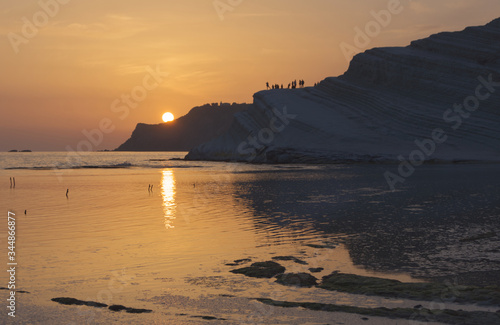 Tramonto sul mare in inverno 