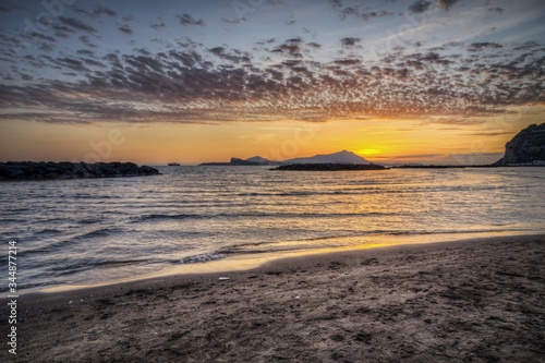 Φωτογραφία Beautiful shot of the beach of Capo Misento at sunset, Bacoli, Campania, Italy a