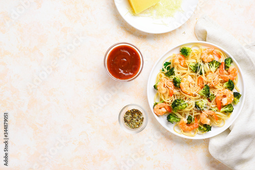 Pasta with shrimp and broccoli