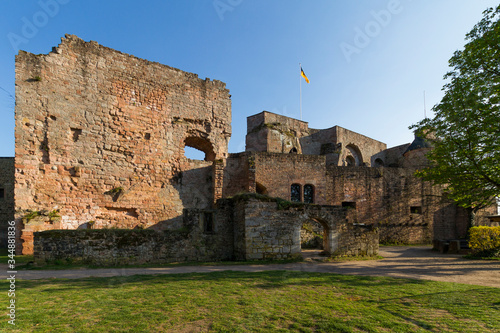Wallpaper Mural Burg Nanstein, Pfälzer Wald, bei Landstuhl Torontodigital.ca