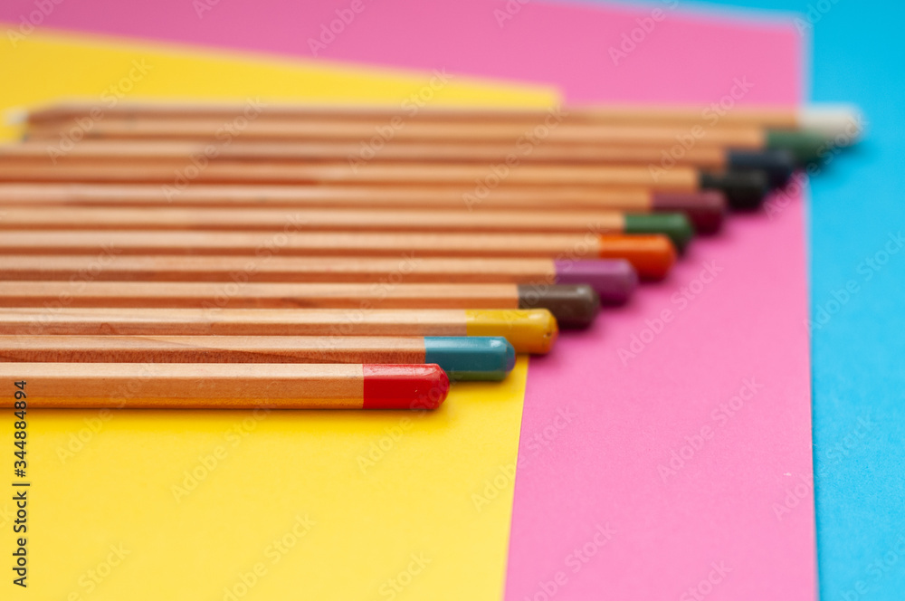 Obraz premium colored pencils in a row
