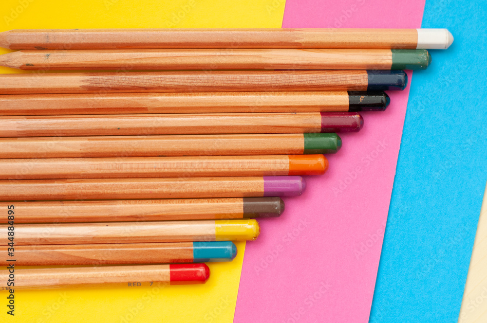 Naklejka premium colored pencils