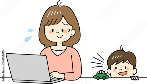 テレワーク中に子どもに話しかけられて困るお母さん