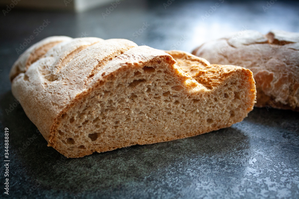 Selbstgebackenes Brot