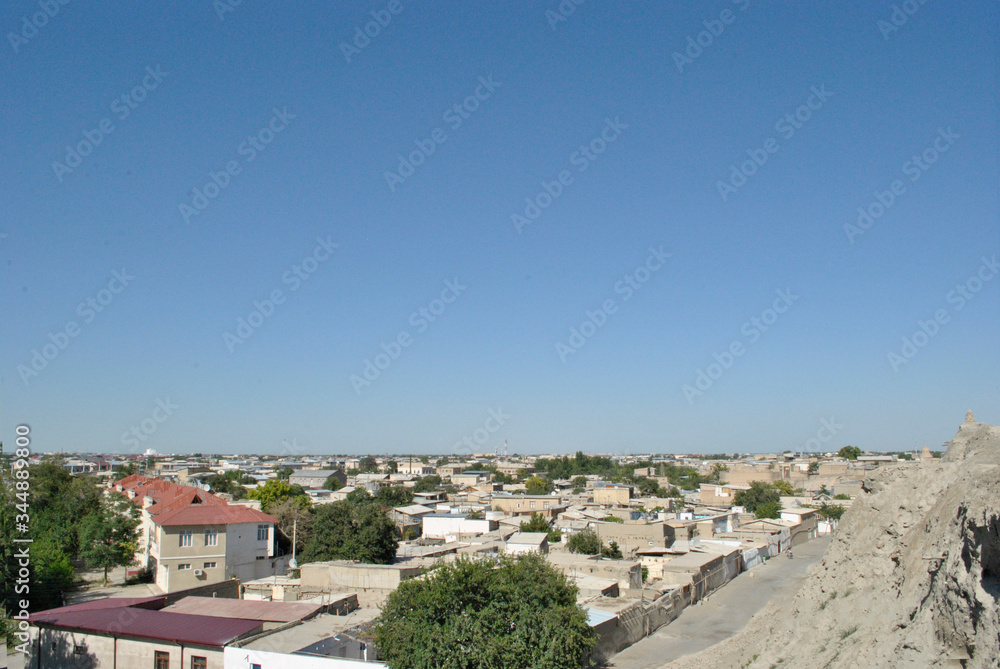 city top view blue blue sky summer vacation heat of the southern countries of Central Asia tree house, the street