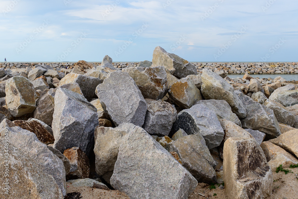 Large stones Was prepared in place of the sandy beach for the wave walls Large stones Was prepared in place of the sandy beach for the wave walls