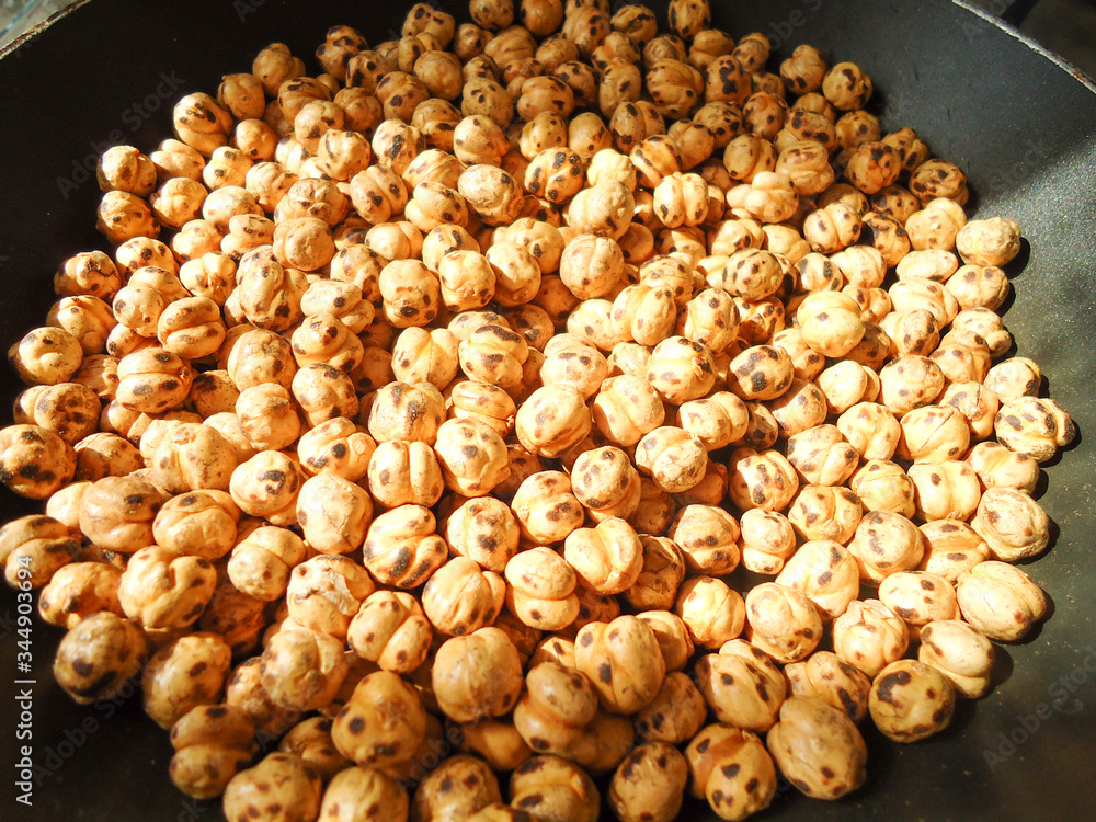 roasted chickpeas in the pan roasted chickpeas in the pan
