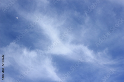 clouds of unusual shape, clouds in the sky, beautiful sky background