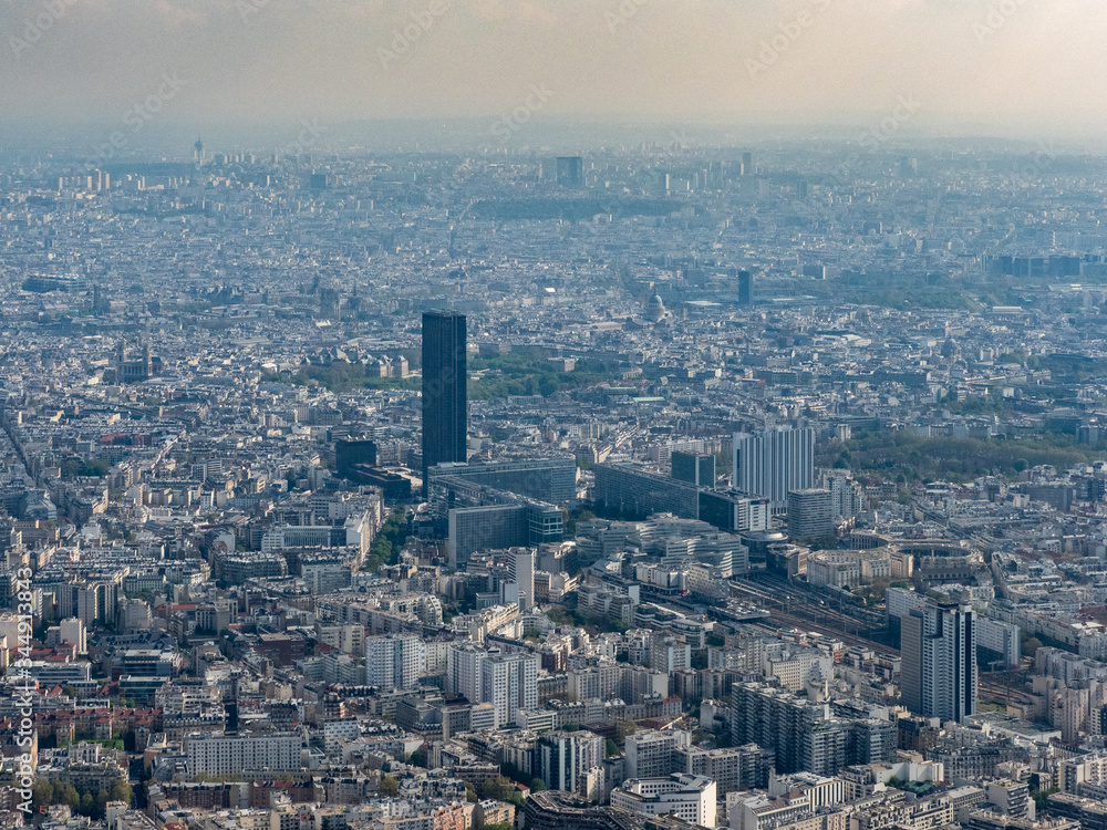 vue aérienne de Paris et de la Tour Montparnasse