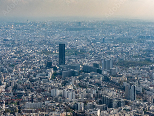 vue aérienne de Paris et de la Tour Montparnasse