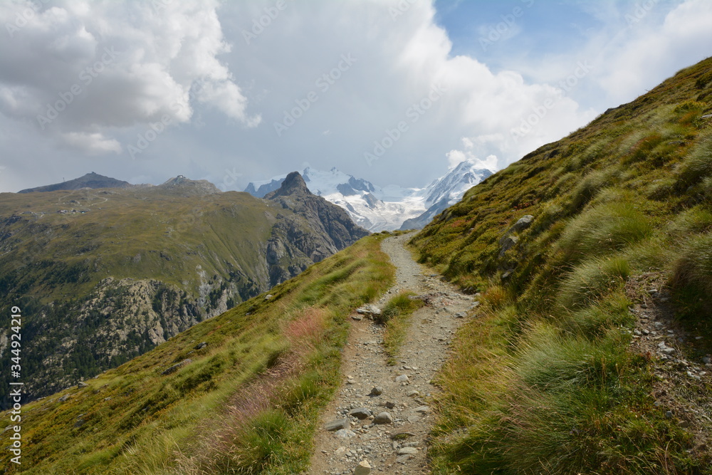 Wanderweg zum Schwarzsee beim Matterhorn Wanderweg zum Schwarzsee beim Matterhorn