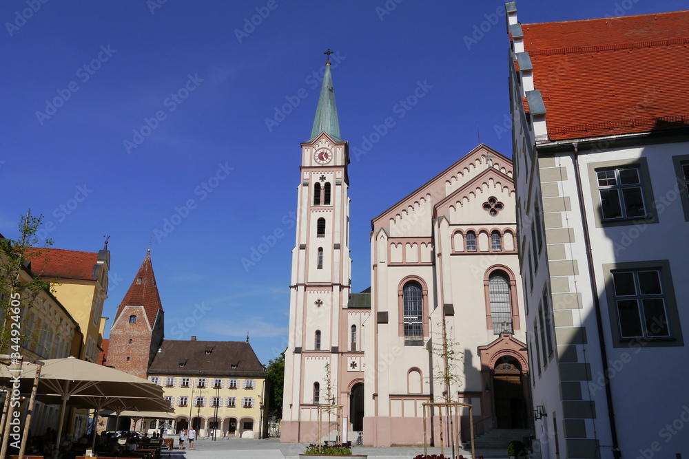 Kirche Mariä Himmelfahrt in Weißenhorn in Bayern und Schwaben