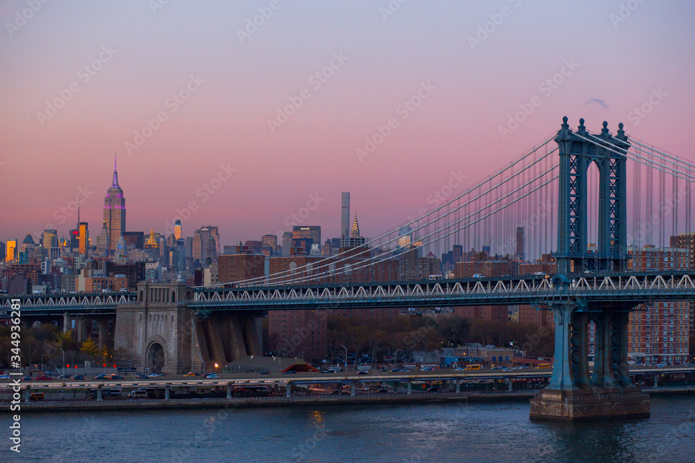Naklejka premium New York City - sunset from Brooklyn Bridge.