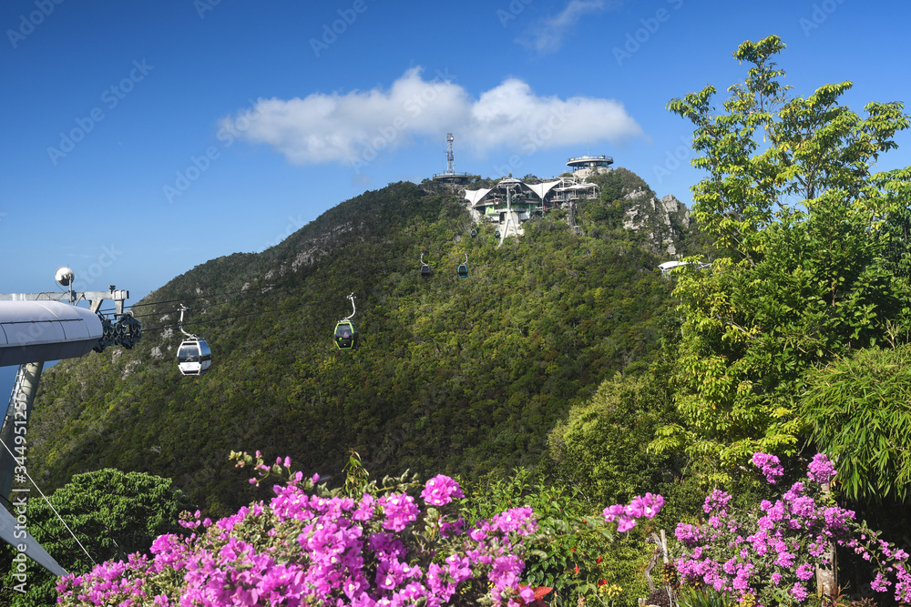 Obraz premium Panoramic view on mountains covered by trees from Sky Bridge in Langkawi Island. Vacation and holidays in Malaysia