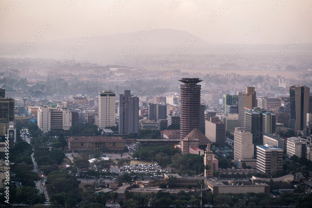 Fototapeta premium panoramic skyline of Nairobi Kenya
