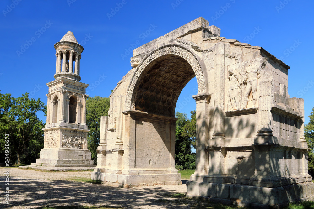 Vestiges romains  des Antiques à Saint-Rémy de Provence.