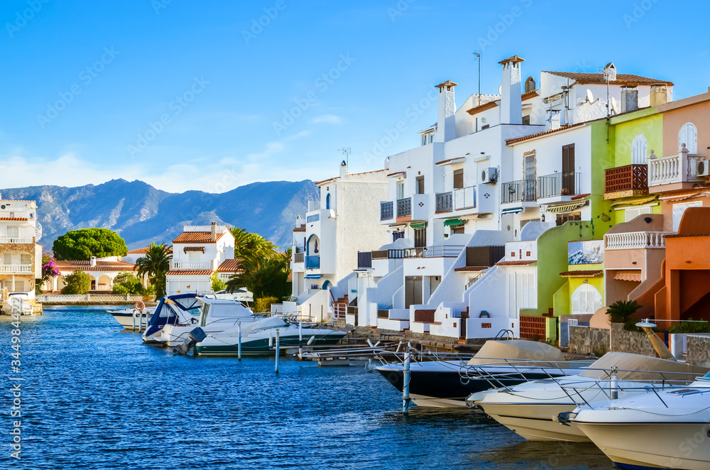 Φωτογραφία Summer panorama of Empuriabrava with yachts, boats and waterways in Costa Brava,