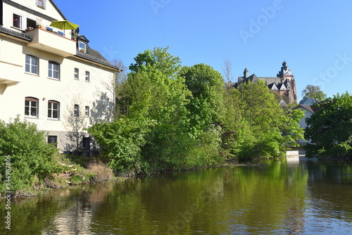 Idylle am Mühlgraben mit auf dem Domberg thronenden Wetzlarer Dom im Hintergrund