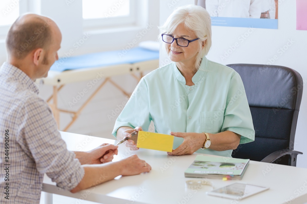 Obraz premium Patient and dietitian