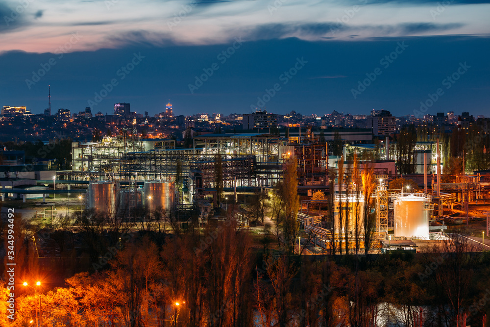 Naklejka premium Chemical factory at night. Production of thermoplastic in Voronezh Synthetic Rubber Plant