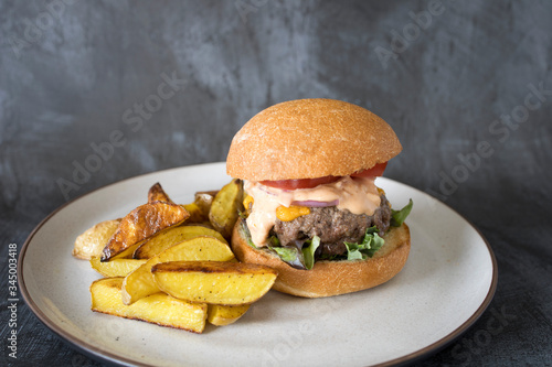 Cheeseburger with Tomatoes ...
