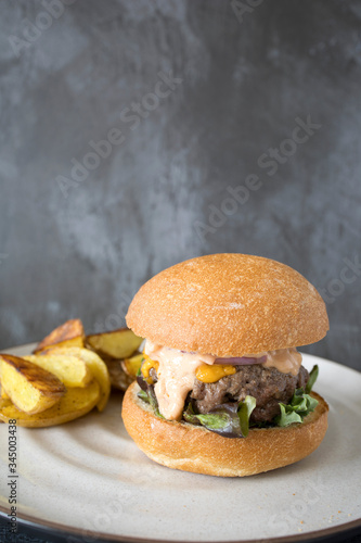 Cheeseburger with Tomatoes ...