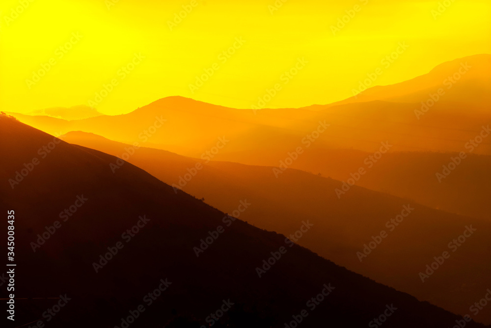 Atardecer en la cordillera los Andes Atardecer en la cordillera los Andes