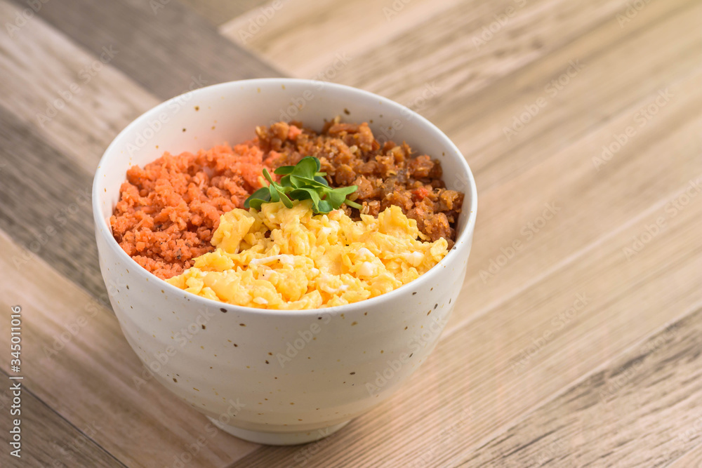 そぼろの三食丼 そぼろの三食丼