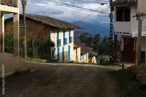 Quadro em tela Calle de pueblo ancestral