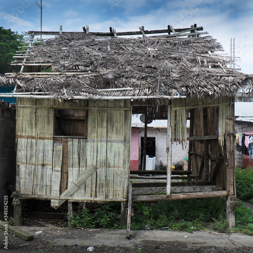 casa de caña destruida