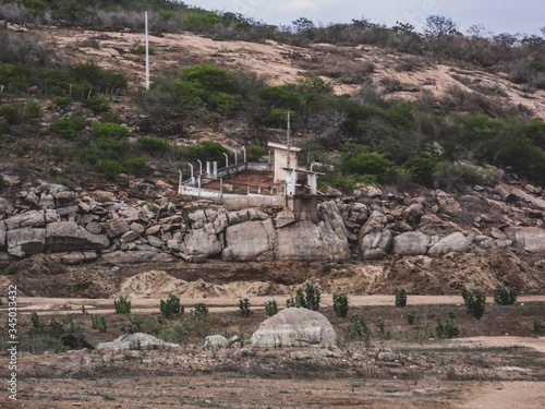 Imagem de uma região rural no sertão do cariri. Conta com a caatinga como bioma, exclusivamente brasileiro, de vegetação. Clima tropical semiárido do interior do Nordeste do Brasil. photo