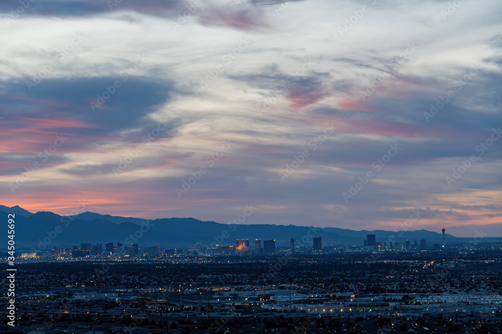 Fototapeta premium Sunset high angle view of the strip cityscape from Henderson View Pass