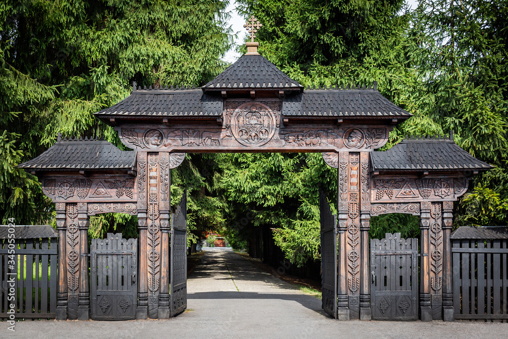 Obraz premium Eingangstor zum Kloster in Toplita