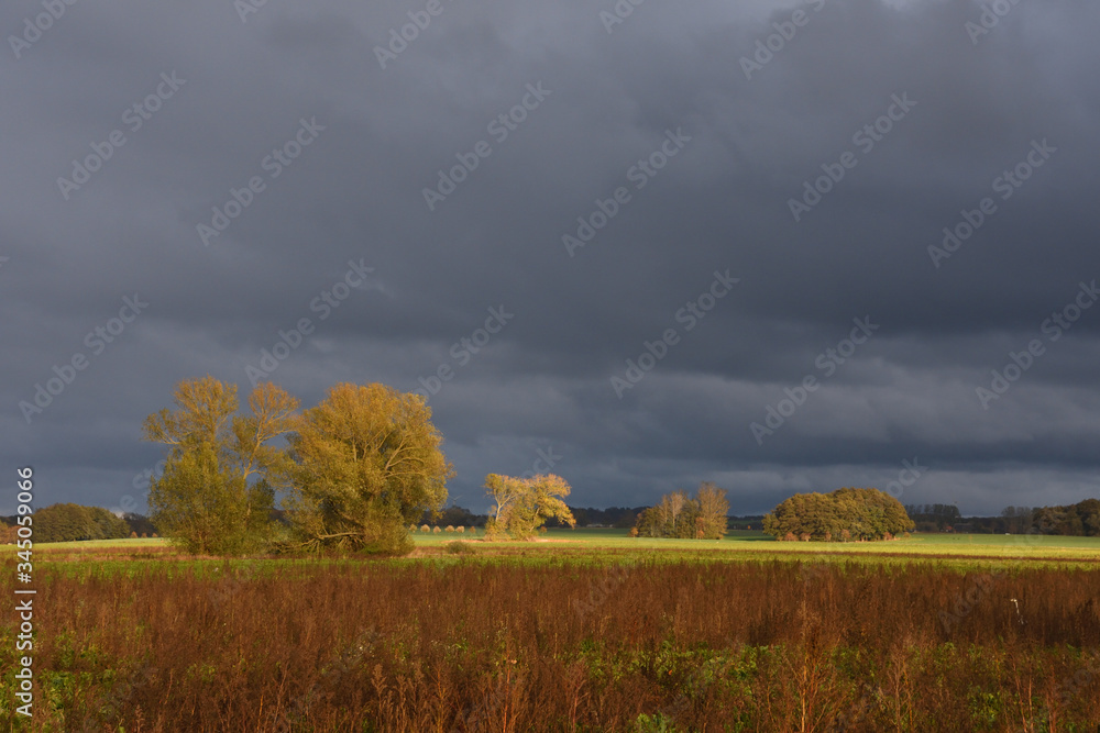 Gewitterstimmung im Herbst in Mecklenburg-Vorpommern Gewitterstimmung im Herbst in Mecklenburg-Vorpommern