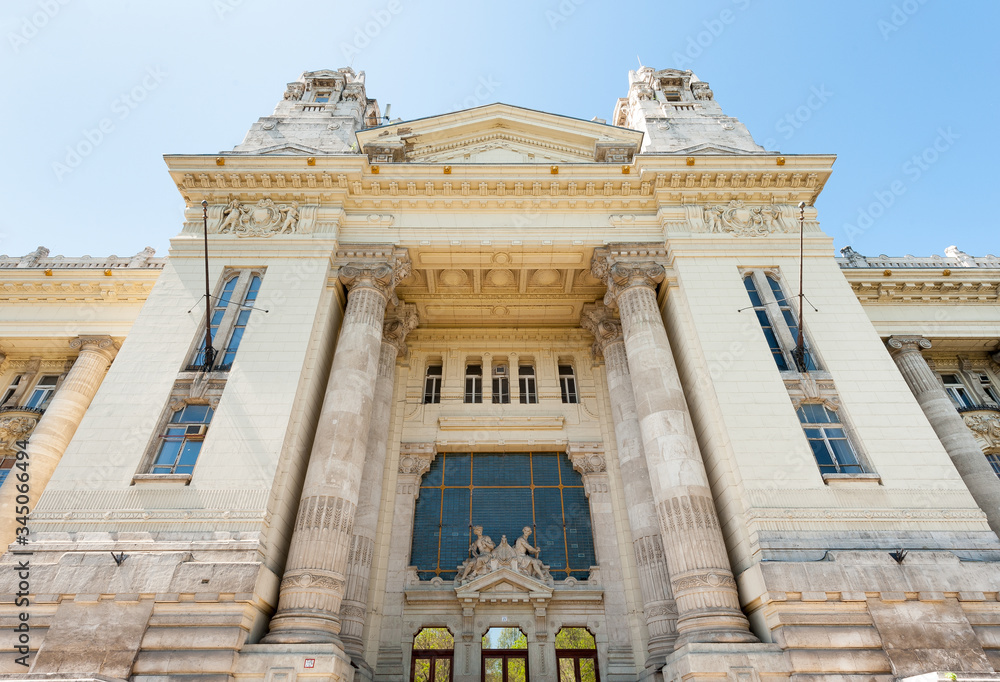 Fototapeta premium Stock Exchange building in Budapest