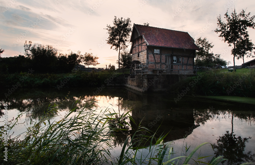 Obraz premium Evening at the Old Mill