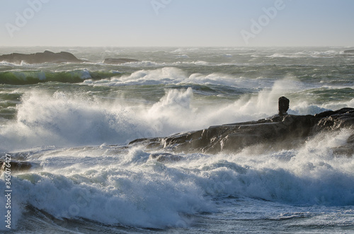 Fotografija High waves hit cliffs, windy day by the sea on Sweden's west coast, Öckerö, the northern archipelago of Gothenburg