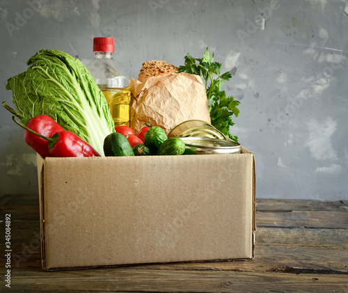 Valokuva Food in a cardboard box