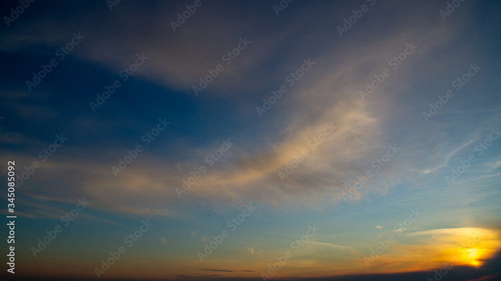 Obraz premium Sunset, beautiful sky, dramatic clouds, dramatic sky.