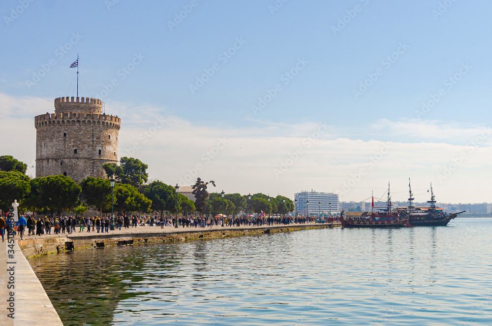 The grave attraction of Thessaloniki is the White Tower. Beautiful old fortress by the sea.