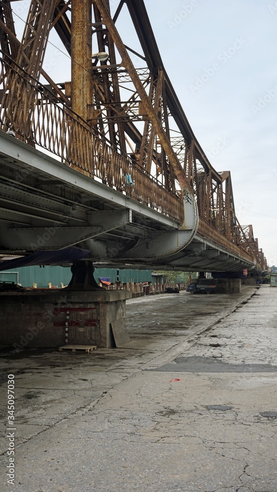 Obraz premium cau long bien bridge in hanoi