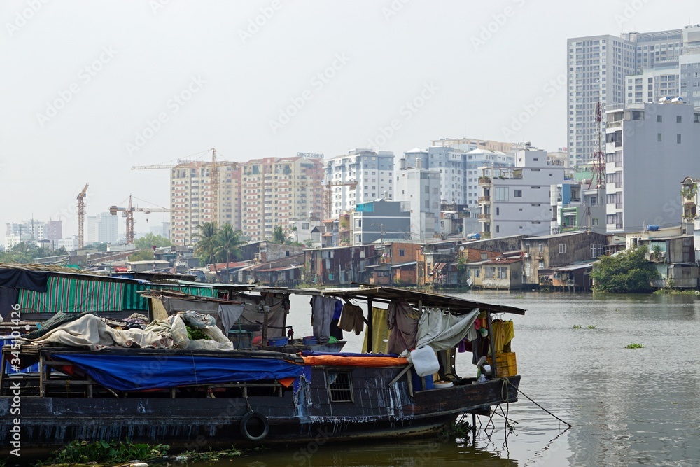 Naklejka premium live in the suburb at the river