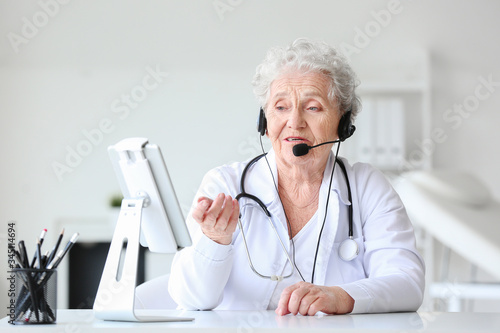 Female doctor giving a cons...