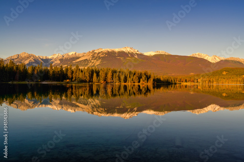 Fototapeta Naklejka Na Ścianę i Meble -  Anette Lake, Jasper Alberta Kanada travel destination