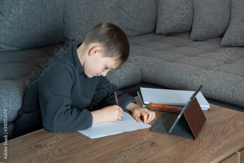 Obraz na płótnie Distance learning online education. Child home learning. w salonie