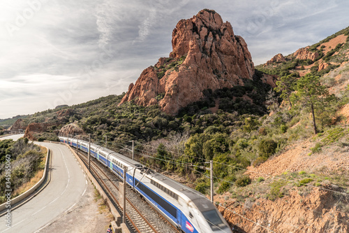 Le train TGV dans l'Esterel 