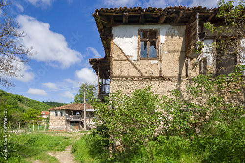 Old houses from the nineteenth century in Zlatolist, Bulgaria © Stoyan Haytov