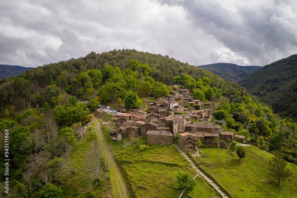 Φωτογραφία Talasnal drone aerial view schist village in Lousa, in Portugal