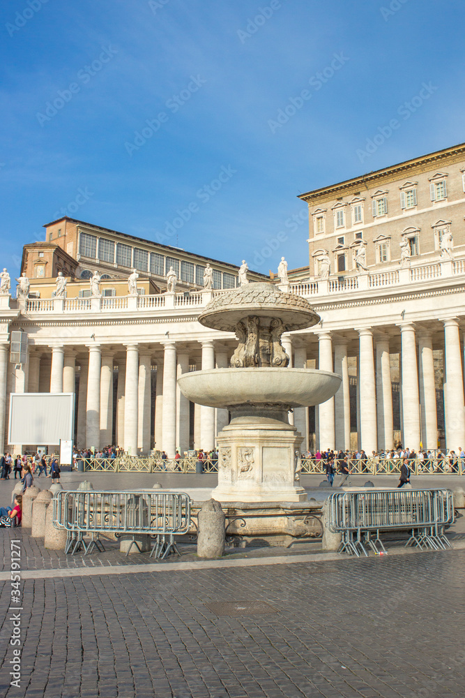Fototapeta premium St. Peter's Square (in italian Basilica di San Pietro a Roma) Rome Italy